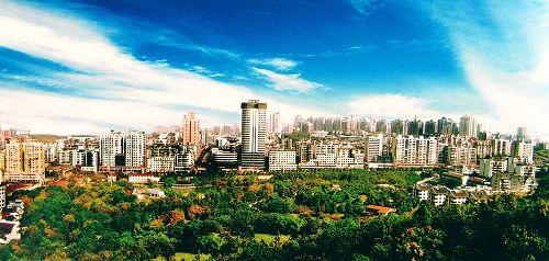 龙溪街道位于重庆市渝北区西南部,长江北岸,距区政府17千米.