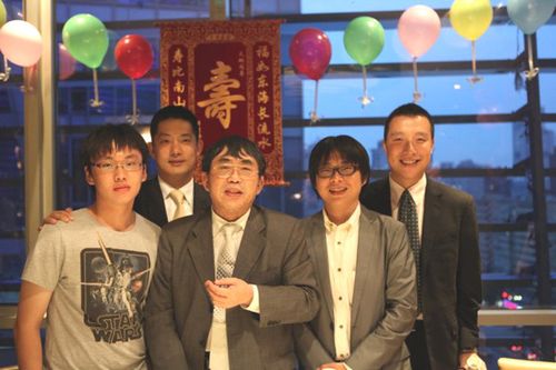 聂老师和两个儿子孔令文(右二),聂云青(左一),及常昊,古力