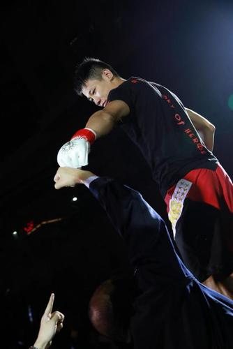 mma首秀遭裸绞,邓泽奇不气馁:要把技术练扎实,再次挑战mma!