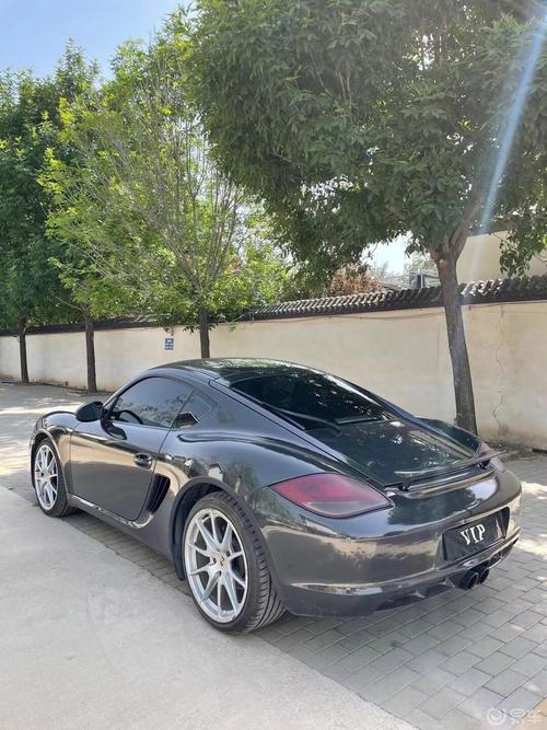 街拍保时捷卡曼.