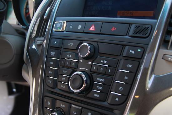 图2夜光模式下全是灯,更看不清  这样的中控台太多了