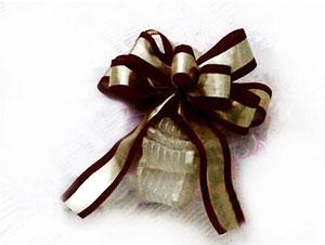 法式蝴蝶结的系法: 法式结使人联想到中世纪罗马式柱廊顶部的装饰图案