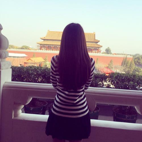 中长发高清女头像图片