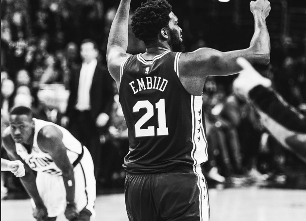 恩比德更新社媒庆祝球队取胜:重大的胜利