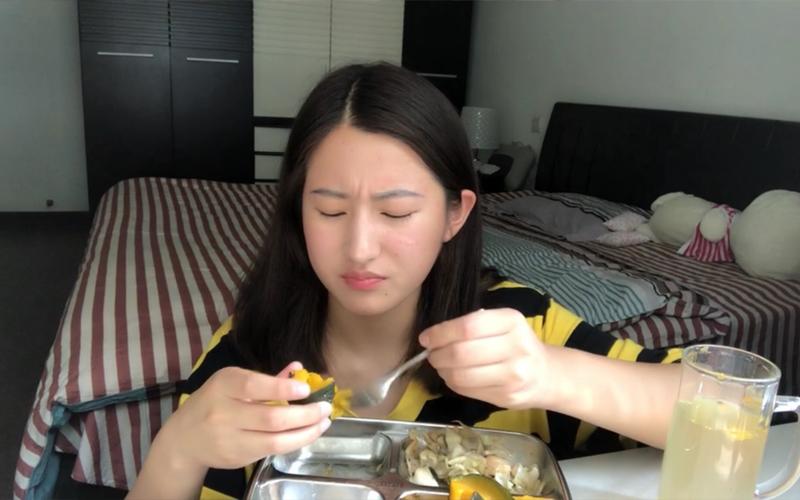 跟壮壮一起吃饭吧