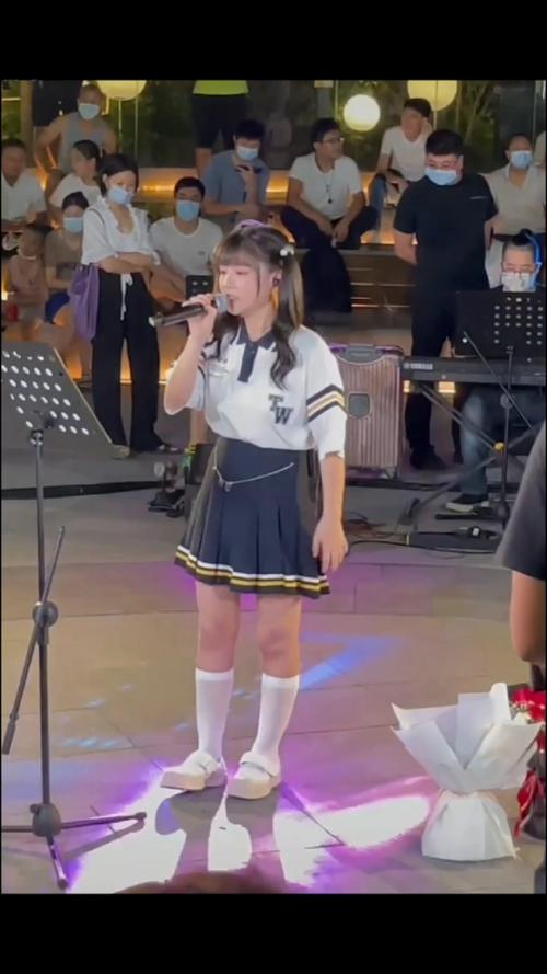 饭思思线下路演,真人还是可以的.