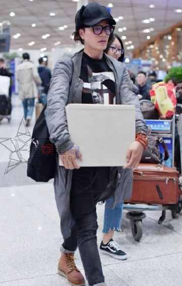 这人是陈坤吗?为什么乍一看感觉是个女人?