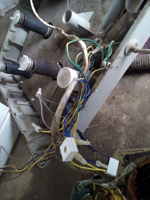 荣事达洗衣机,今天突然出现甩干电机转速慢而且还发出很大的热量,这是