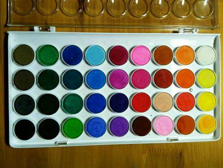 雄狮水粉颜料36色按摆放顺序的名称是什么?