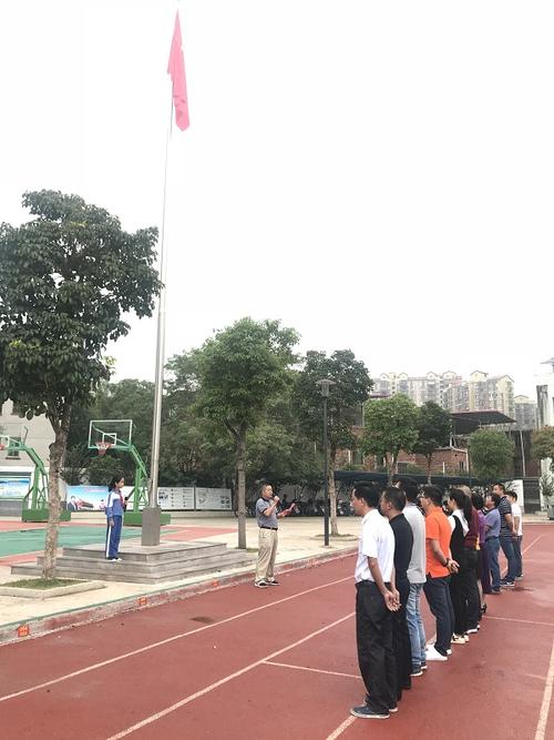  p>德兴小学,创办于1997年,位于龙岗区布吉西环路德兴花园内,占地面积