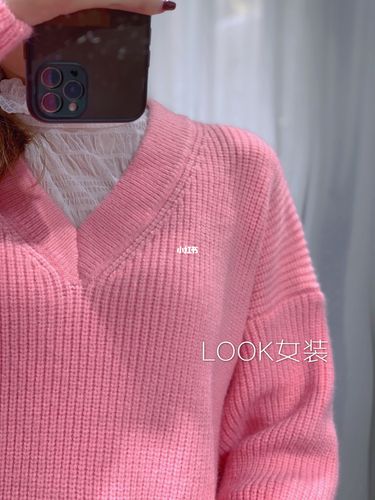 鸡心领毛衣_毛衣_亮色_显白_服装实体店_时尚_穿搭