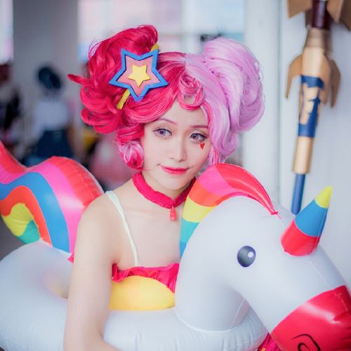 小乔cos独角兽,cos 穹妹 白旗袍 王者游戏小乔完美秋日祭泳池缤纷独角兽夏日皮肤度假cosplay假发