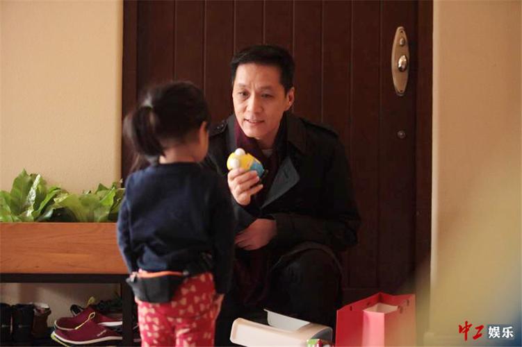 冯远征化身"坏蜀黍"引梅婷不安 《妈妈是超人》献综艺首秀