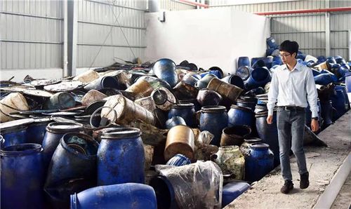 这里回收的铁质废桶中沾染有编号为HW49的危险废物,主要是有机溶剂