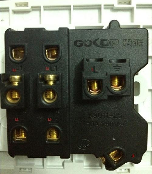 家里有个2开5孔插座,但不知道怎么接线,有图,请详细说明怎么接,在图上