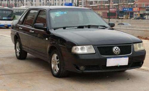 桑塔纳库存车如山堆积销售7年时间了14万开回家