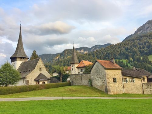 瑞士格吕耶尔城堡schlossgreyerz~代堡chateau-d"oex和著名滑雪胜地