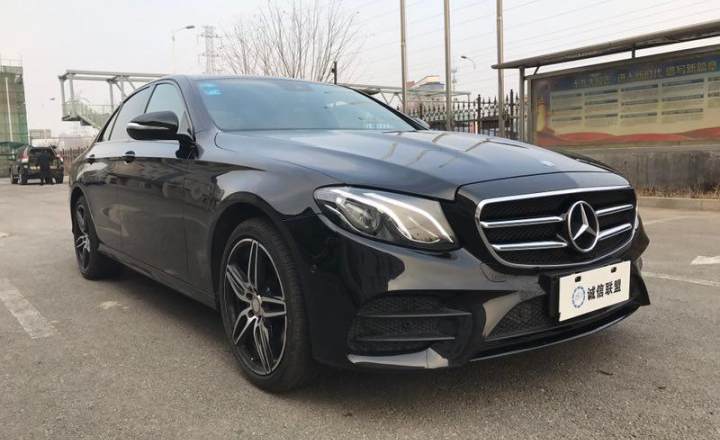 奔驰e级 e200 4matic 2.0t 运动型黑色自动档