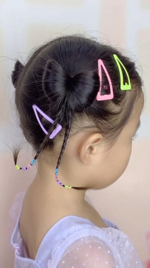 儿童简易蝴蝶结发型_蝴蝶结_发型_编发_母婴_婴童时尚