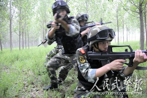 酷暑苦练 武警山东总队直属支队官兵训练扫描