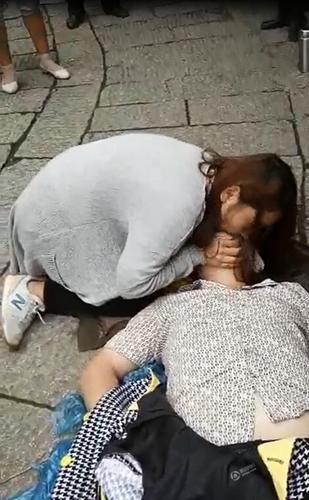 男子突发疾病女孩人工呼吸救人