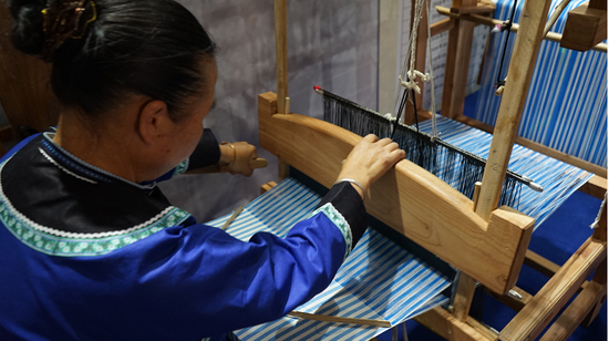 苗族传统纺织