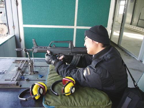 本刊编辑部众多老编和小编结伴到位于北京昌平区的北方国际射击场,过
