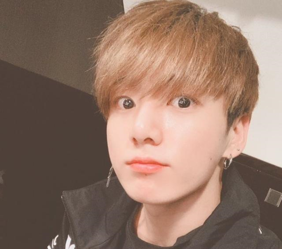 太紧张!防弹少年团田柾国发色改变,粉丝们又开始猜测套路啦!