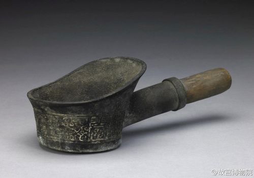 这可不是现代人的专利,早在汉代就已出现了熨斗.