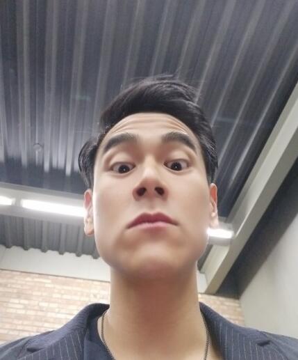 首页 娱情星空 猜你喜欢   12月26日晚,彭于晏在微博晒出一组照片