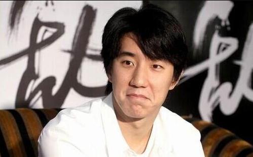 北京东城法院9日开庭审理房祖名涉毒案