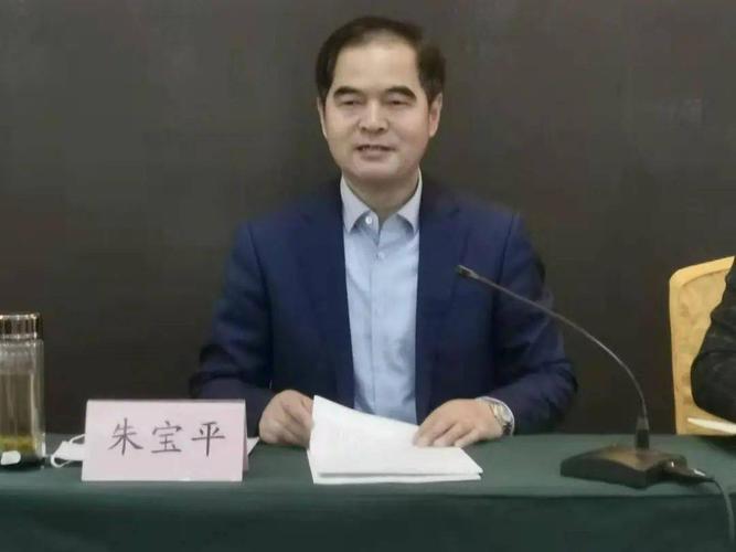 区人大常委会主任朱宝平同志出席了开班仪式并讲话,他强调:村两委干部