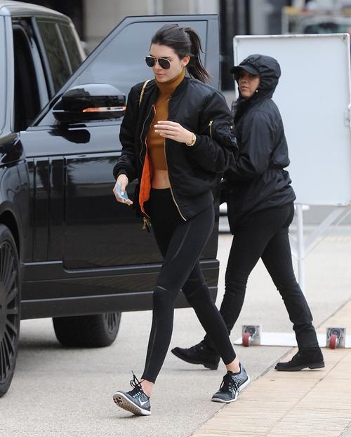 jenner 肯达尔 詹娜 街拍 超模 金家小妹 同色系 简约 欧美 肯豆 闺蜜