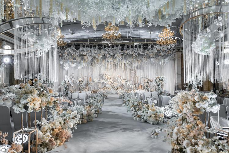 通透柔软的香槟灰婚礼现场布置