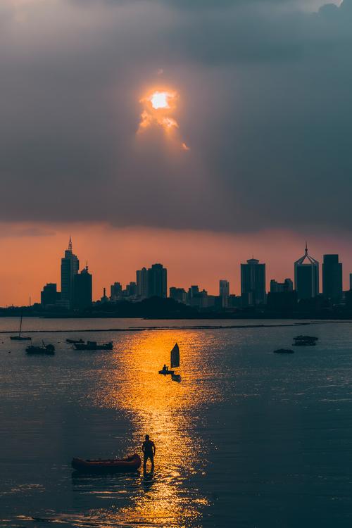 日落时的青岛海边