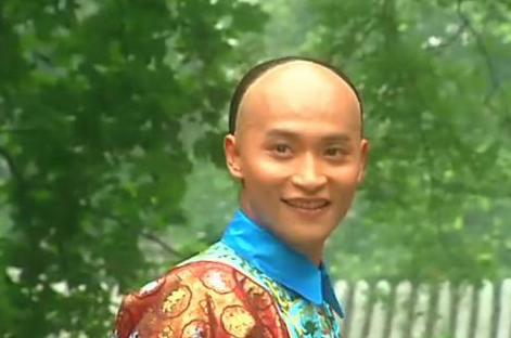 当年《还珠格格》里面的人物就只剩苏有朋还有陈志朋了,苏有朋也是