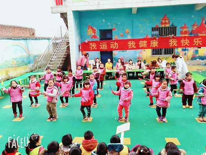 月亮班的《战豆》,拿着器械的小宝贝们跳的可带劲了