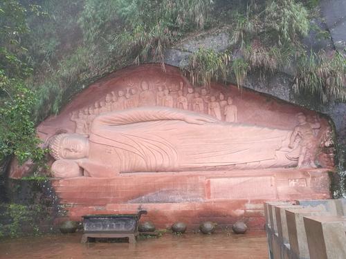 2020年10月7日-8日儿子,老两口自驾游四川乐山大佛,峨眉山,金鼎,蜀南