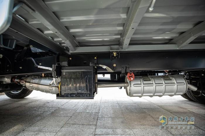 神骐t30的底盘采用全尺寸轻卡直通大梁