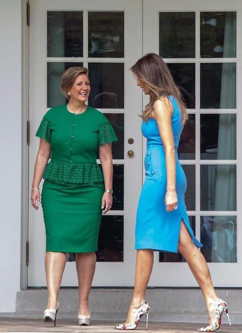 梅拉尼娅自信过了头身材走样还敢穿紧身裙鼓起的小肚腩太尴尬