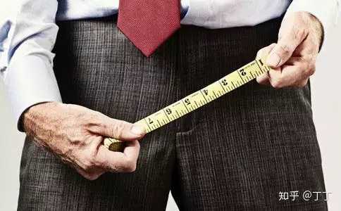 其实, 大多男性的丁丁都是正常尺寸的, 只是因为观察角度的问题看起来