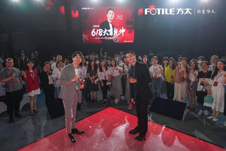 业务部总经理沈辉,方太品牌管理部部长范超,方太品牌全球代言人陈坤