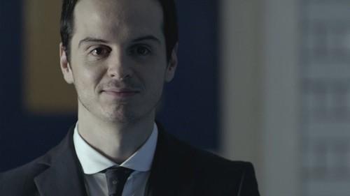 神探夏洛克中andrew scott饰演莫里亚蒂