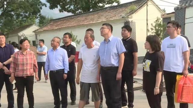 左权县委书记石勇深入麻田镇泽城村调研