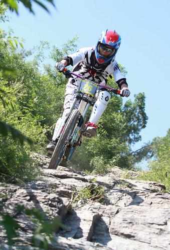 2013pinkbike中国山地车速降联赛(第三站-二号道)
