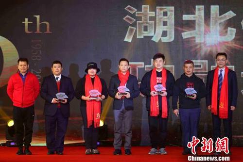 长沙哪里有卖银行卡 湖北体操队迎建队60周年 李宁李小双等出席颁奖