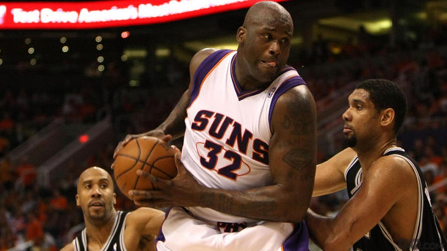 沙奎尔-奥尼尔 大力神道金斯是有史以来第一个扣坏篮板的人,在他后面