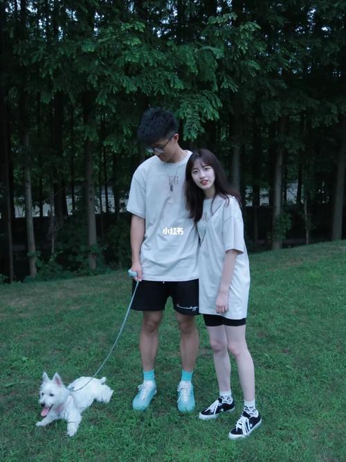 情侣大片 | 一起遛狗的快乐_遛狗_佳能怎么样_男朋友