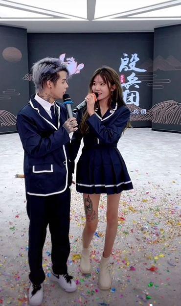 殷世航为热度炒男男cp,还连麦前任套璐璐,称她是他的婚礼司仪