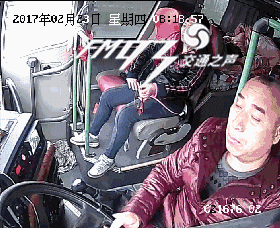 宁海高速车祸 大客车司机闭着眼睛开车造成1死多伤